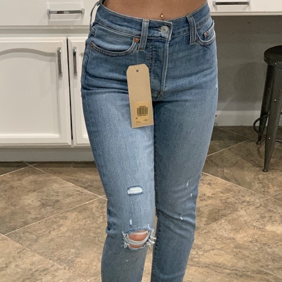 Levi’s Skinny Wedgie-Fit Jeans - Picture 1 of 5
